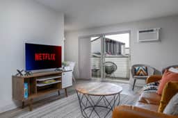 9 Aria - Walk Dwntwn | Near Glacier