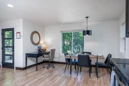 Unit B-Duplex-Near Glacier|Hot Tub