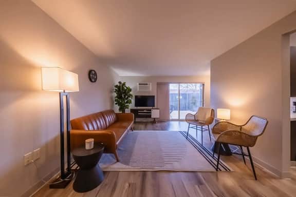 8 Aria-Modern 1BR | Walk Downtown