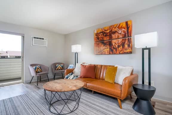 9 Aria - Walk Dwntwn | Near Glacier
