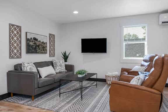 Unit B-Duplex-Near Glacier|Hot Tub