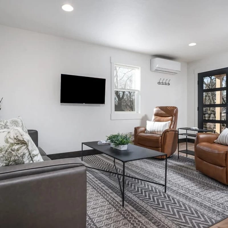 Unit B-Duplex-Near Glacier|Hot Tub